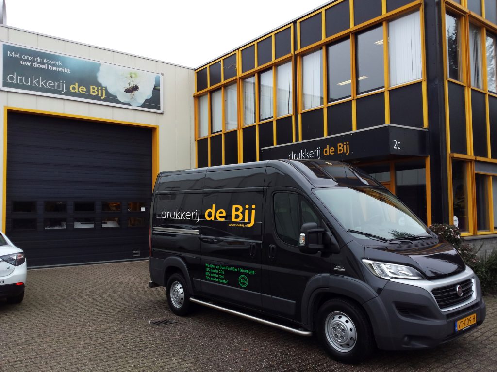 Drukkerij de Bij bus voor bedrijfspand.